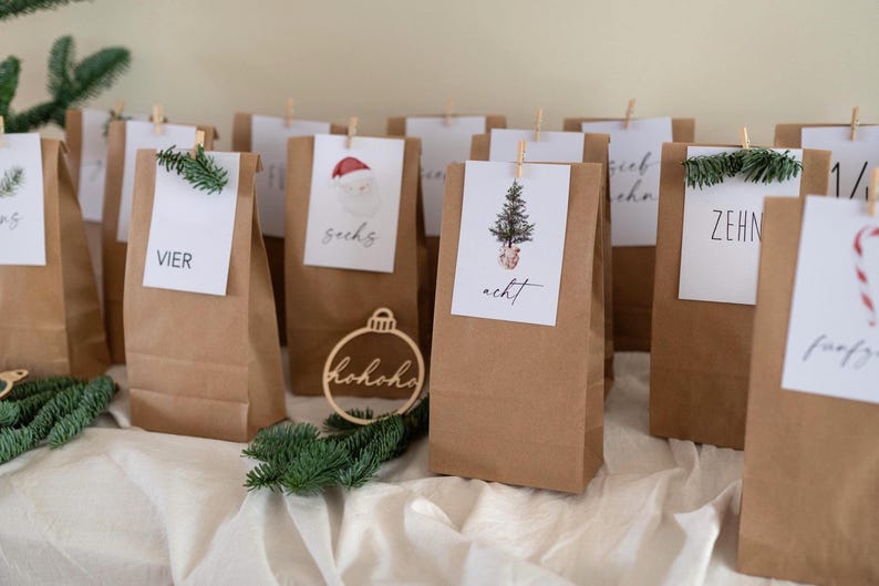 DIY-Adventskalender mit 24 Kraftpapiertüten und Karten